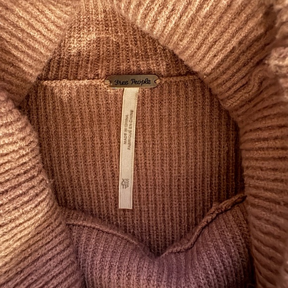 Free People Softly Structured Turtleneck Tunic Sweater | XS - Picture 4 of 5